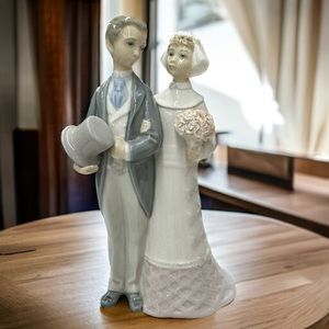 Lladro Formal Groom & Bride Porcelain Figurine